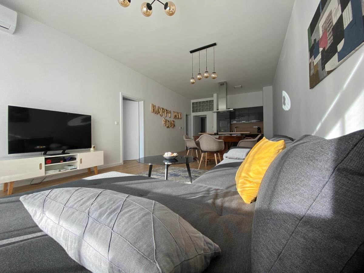 Sundeck City Centre Apartment Братислава Экстерьер фото